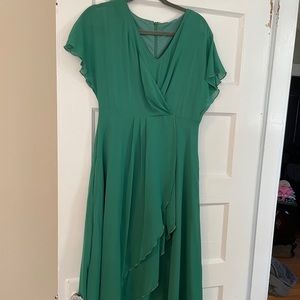 Green dress! Perfect for wedding !